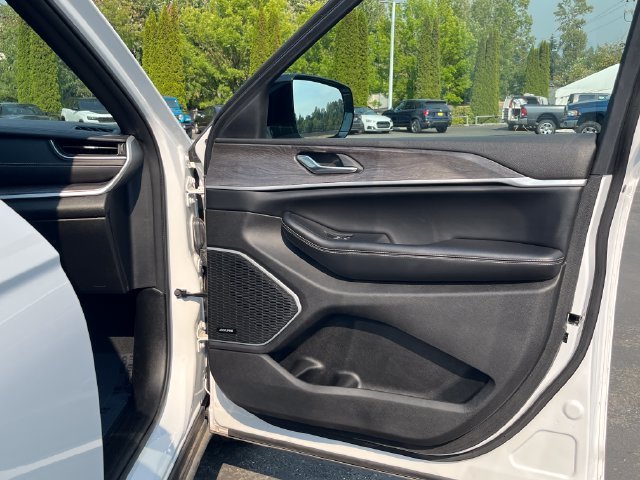 Used 2024 Jeep Grand Cherokee Limited 4xe AWD/4WD image 24