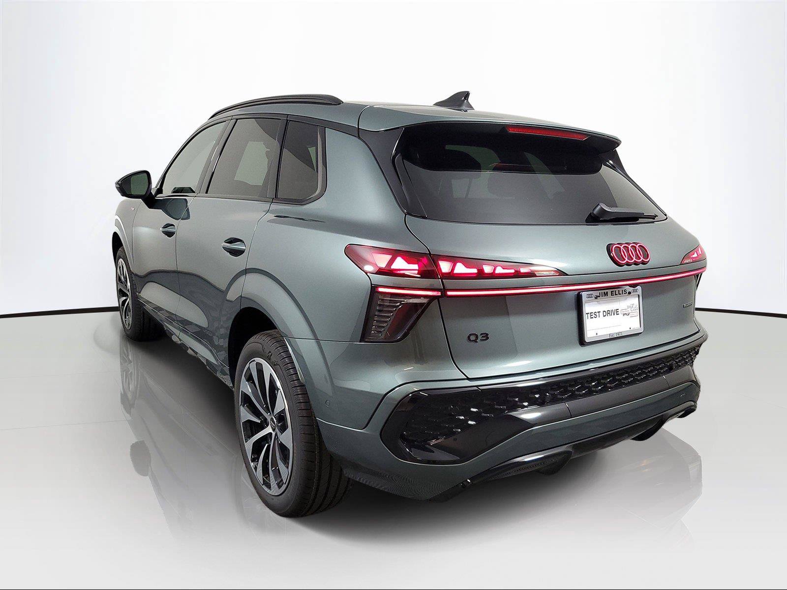 New 2026 Audi Q3 quattro 2.0T AWD/4WD image 4