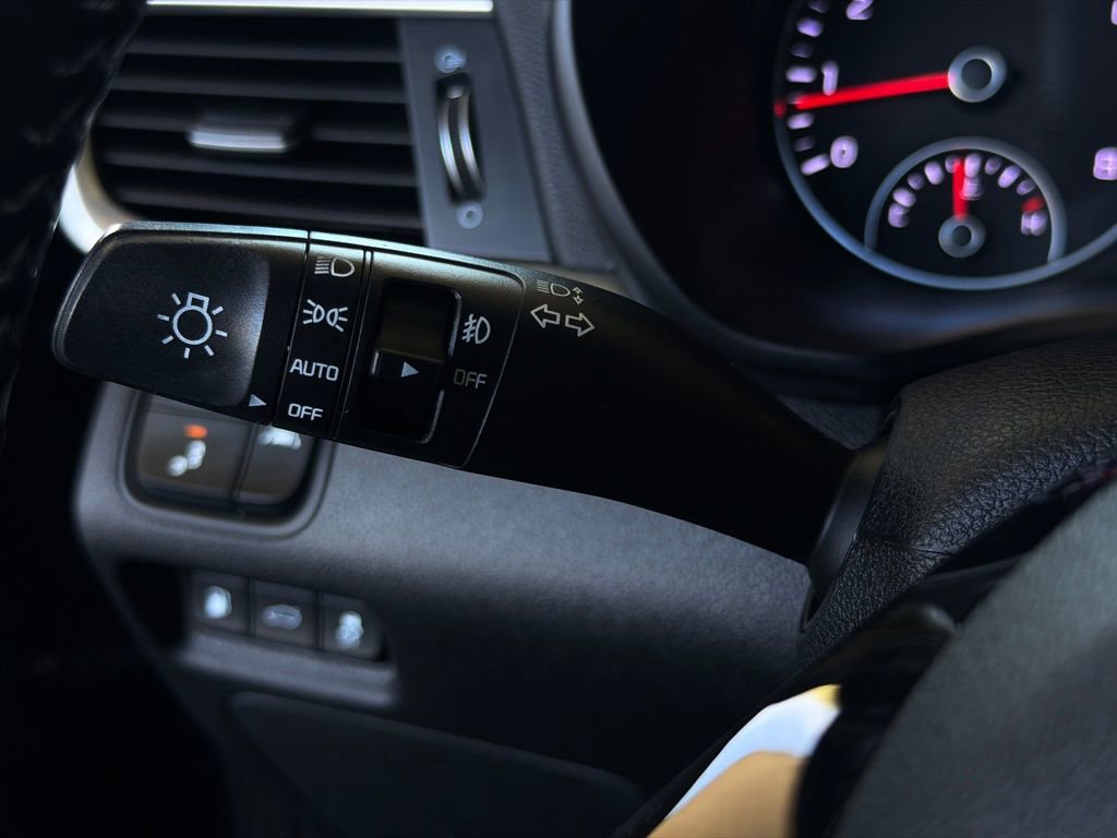 Used 2019 Kia Optima S image 36