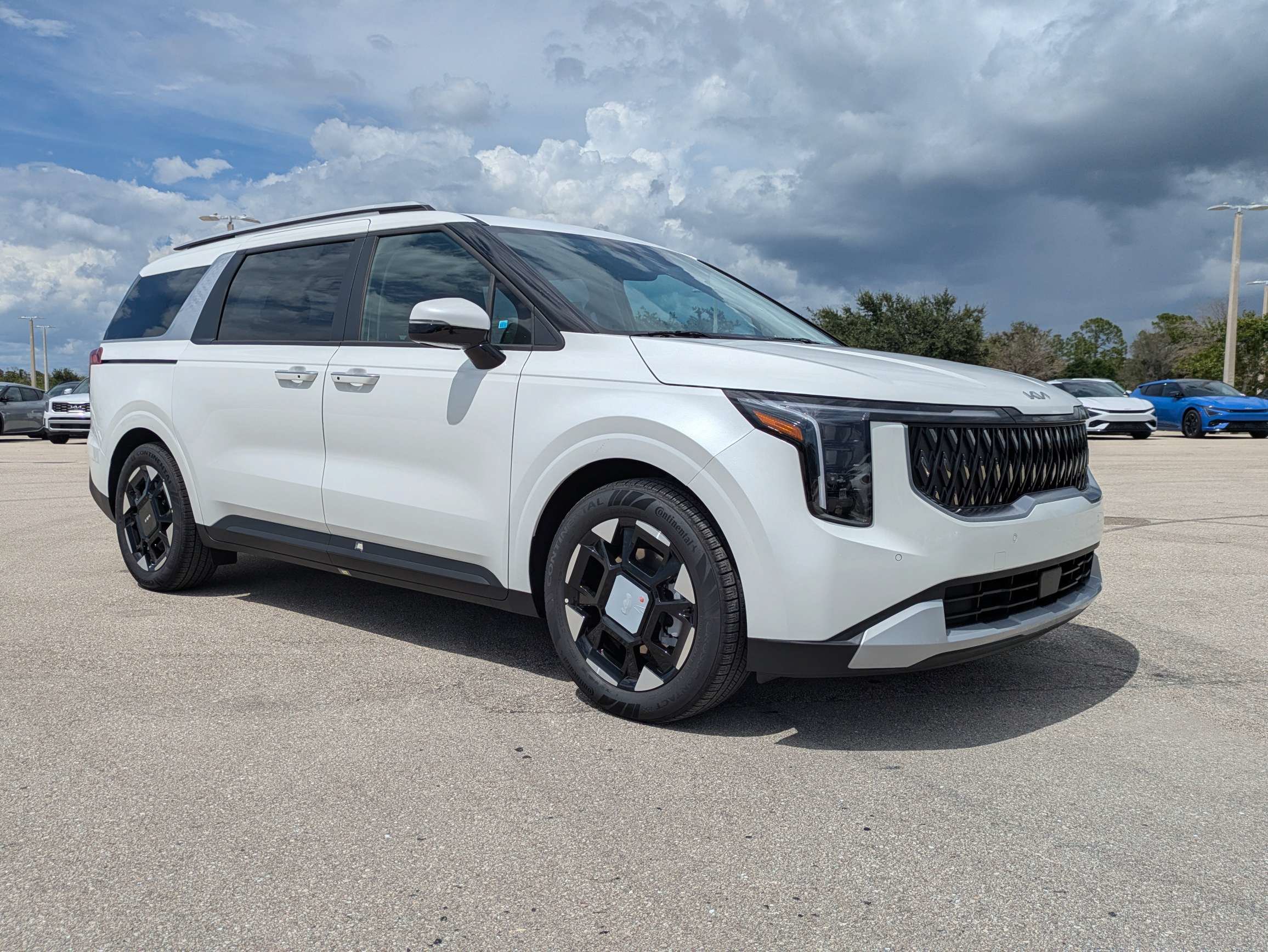 New 2026 Kia Carnival EX FWD image 2
