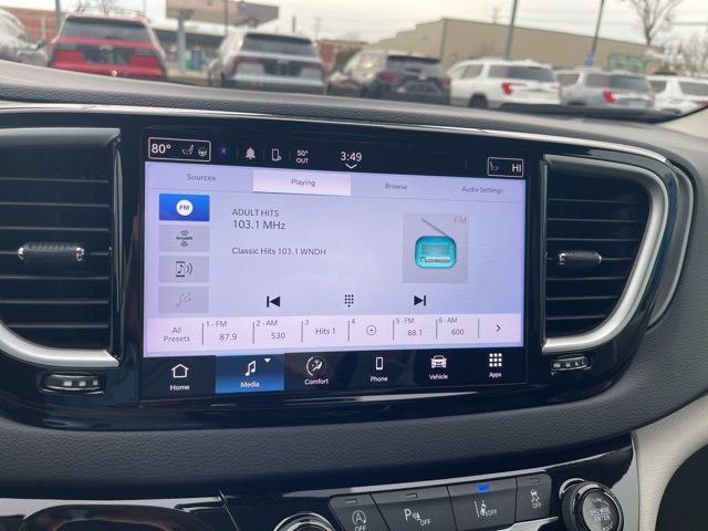 Used 2024 Chrysler Pacifica Touring-L image 23