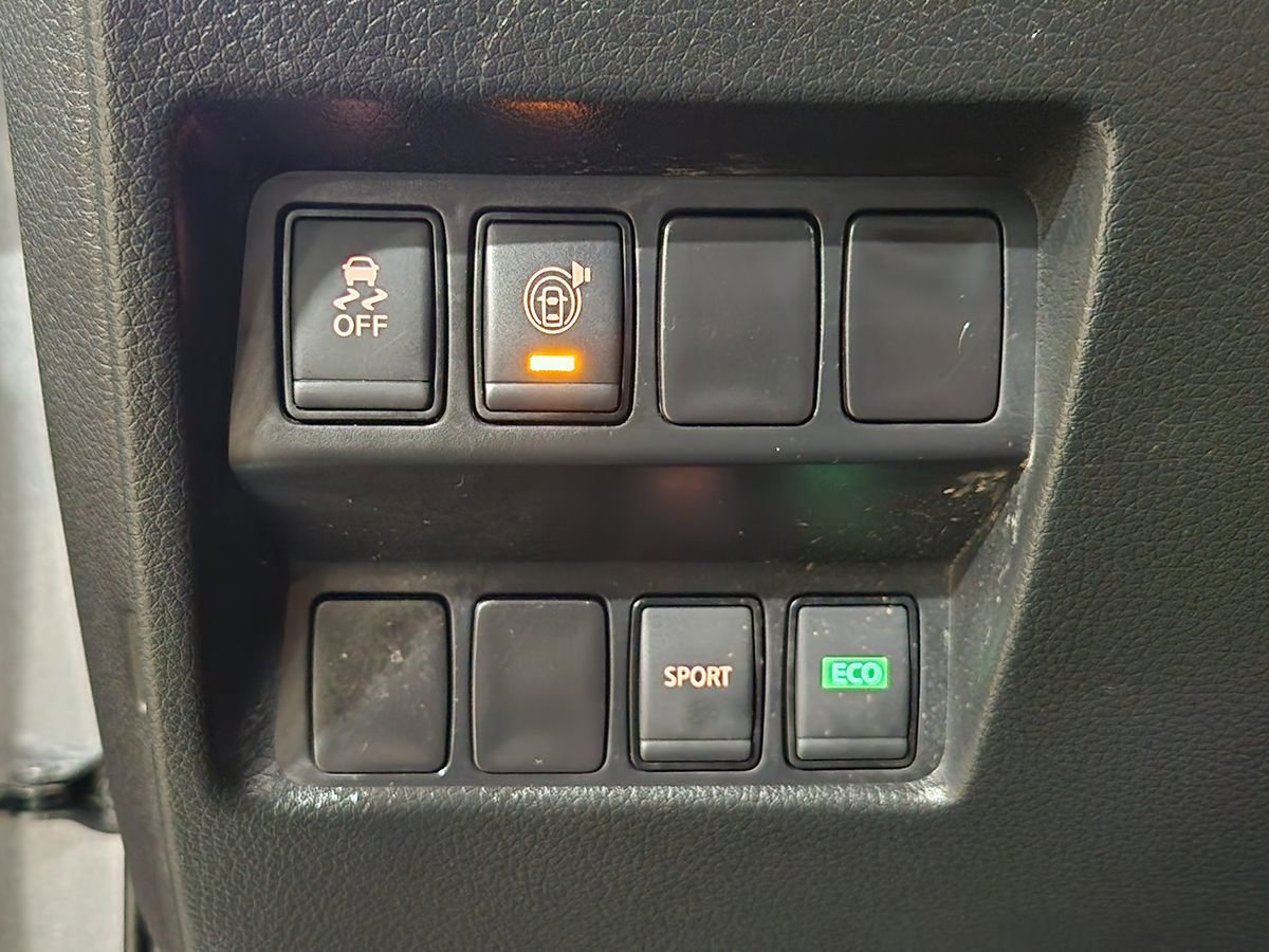 Used 2017 Nissan Rogue SV w/ SV Family Package FWD image 42