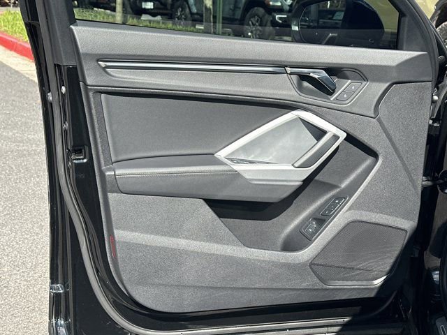 Used 2022 Audi Q3 2.0T Premium Plus w/ Premium Plus Package image 11