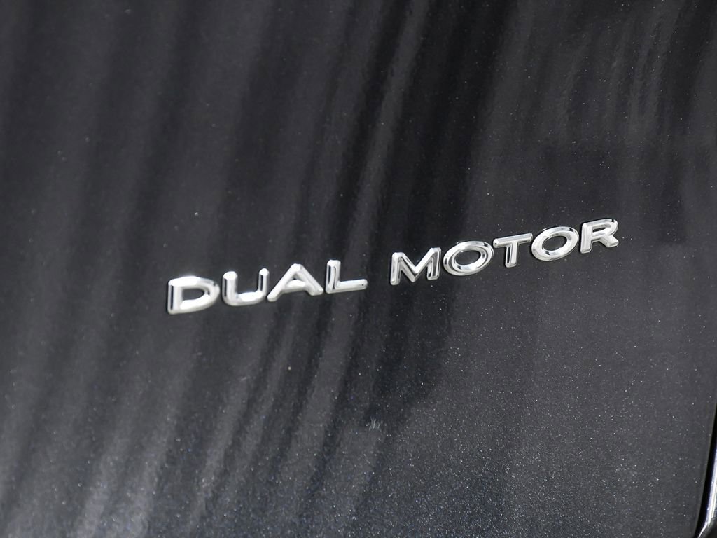 Used 2025 Tesla Model Y Long Range AWD/4WD image 97