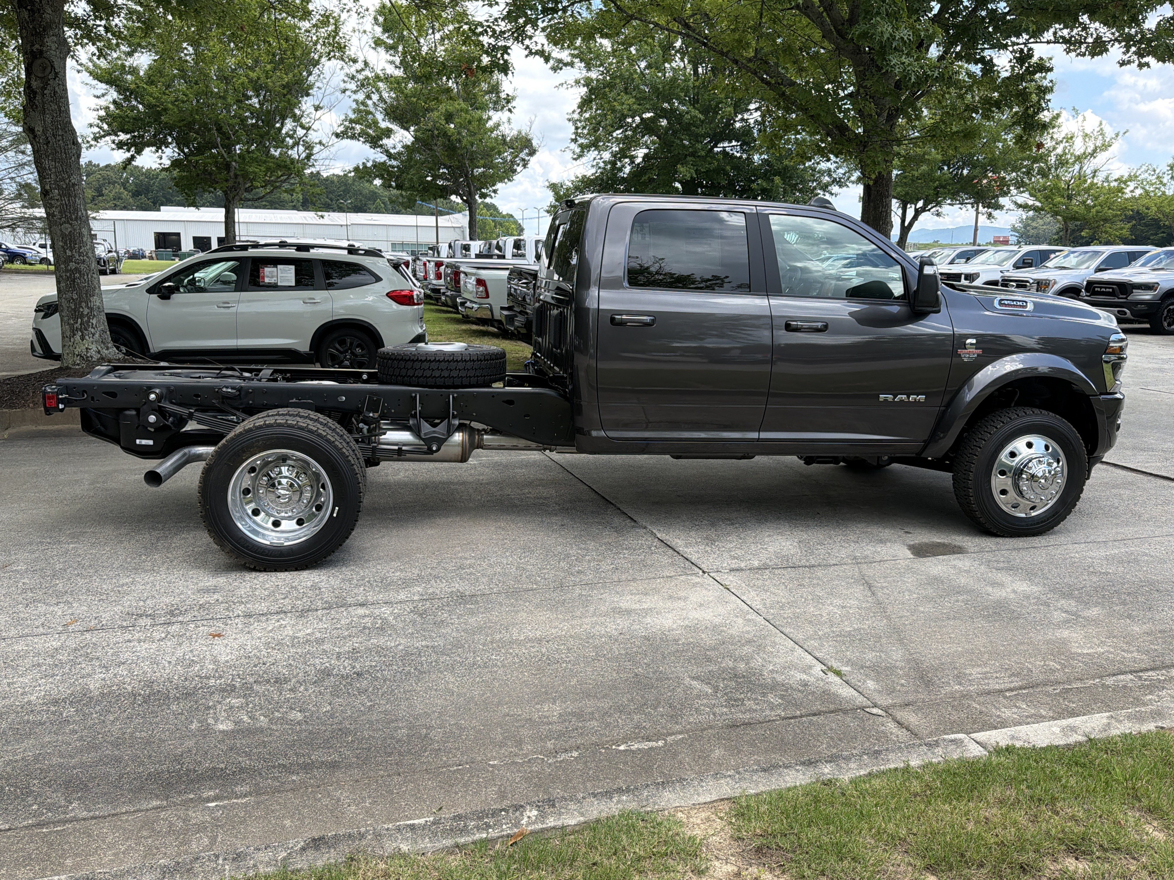 New 2026 RAM 4500 4x4 Crew Cab DRW w/ Laramie Trim Package image 8
