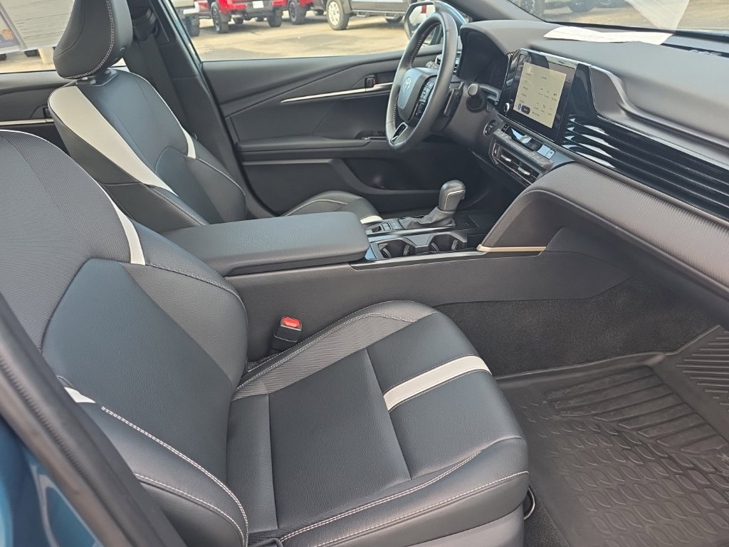 Certified 2025 Toyota Camry SE FWD image 9