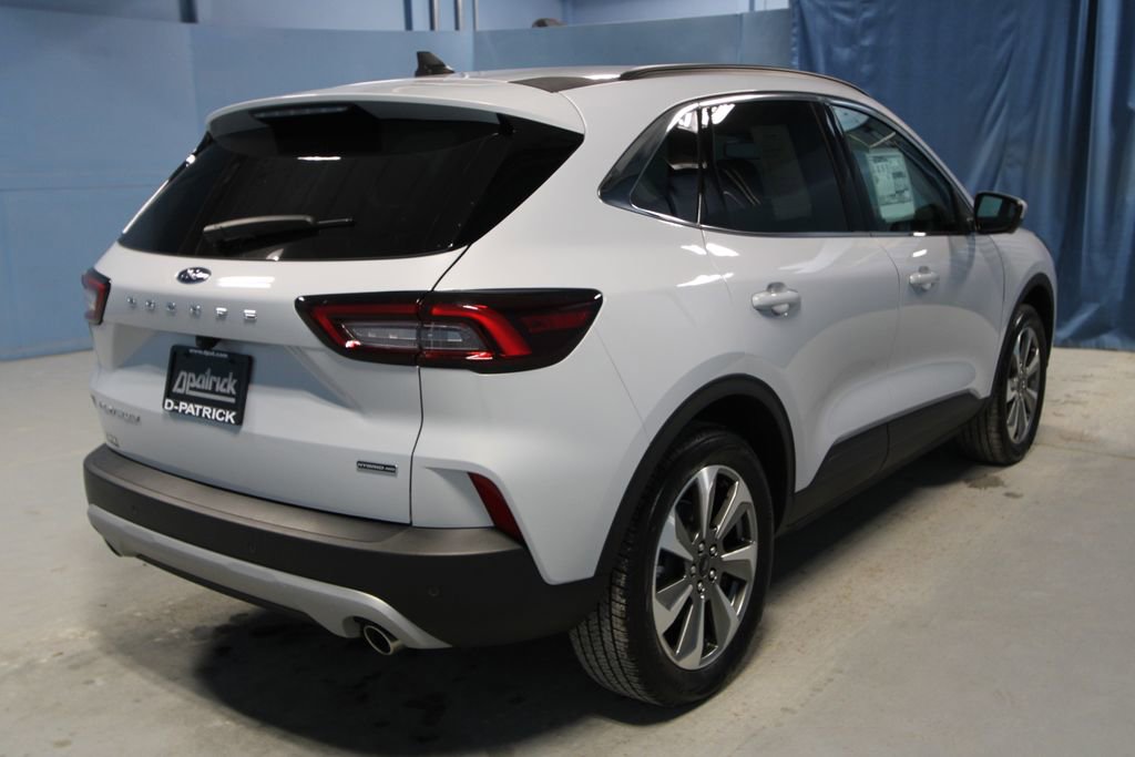 Used 2025 Ford Escape Platinum w/ Premium Technology Package image 28