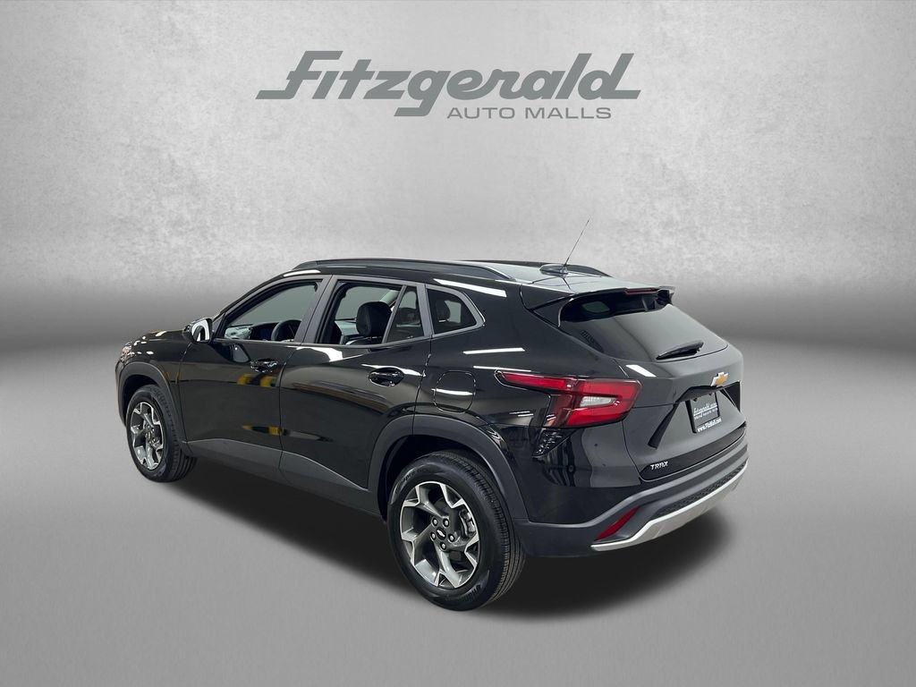 Used 2024 Chevrolet Trax LT FWD image 3