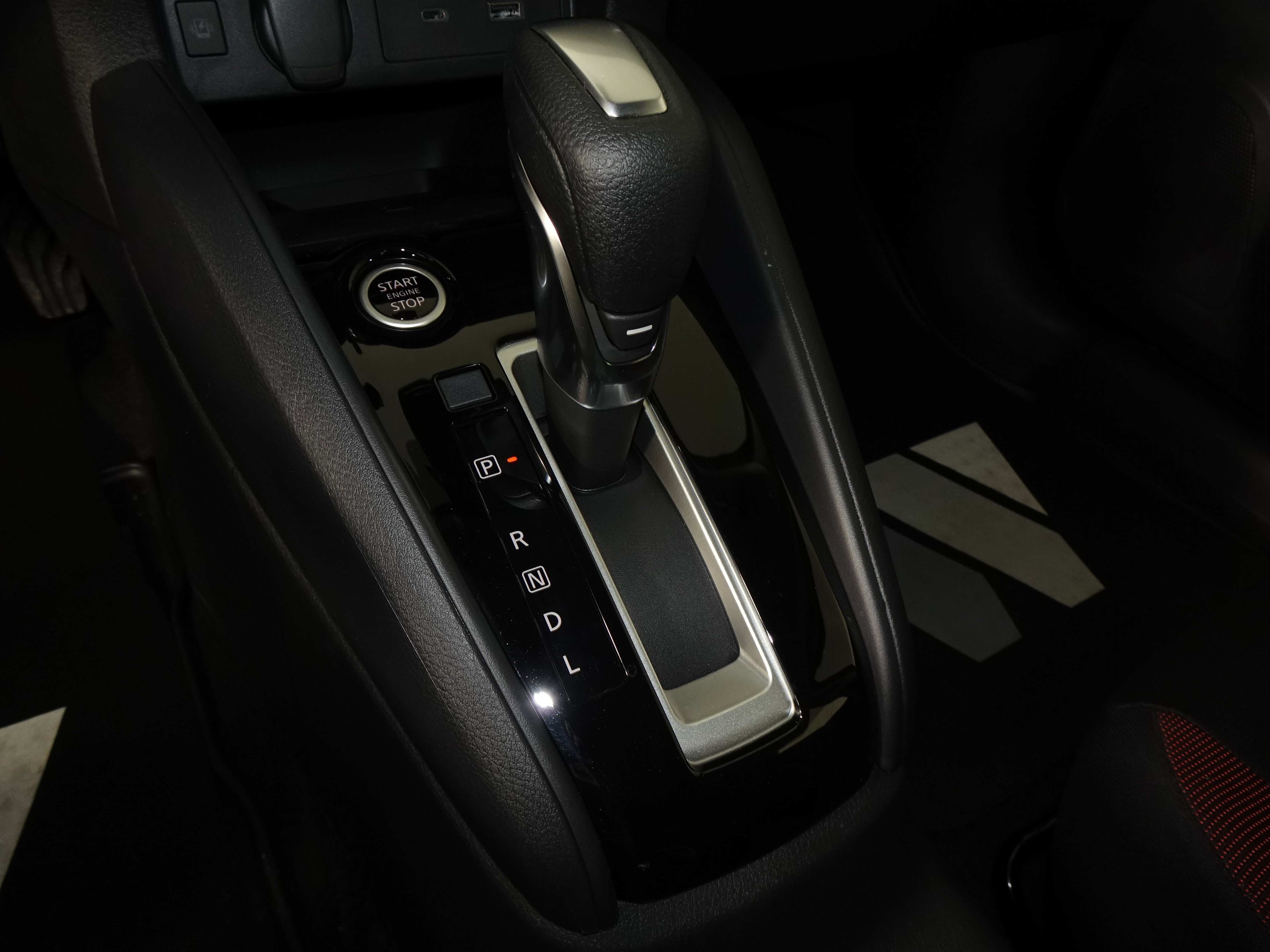 New 2025 Nissan Versa SR w/ Trunk Package image 21