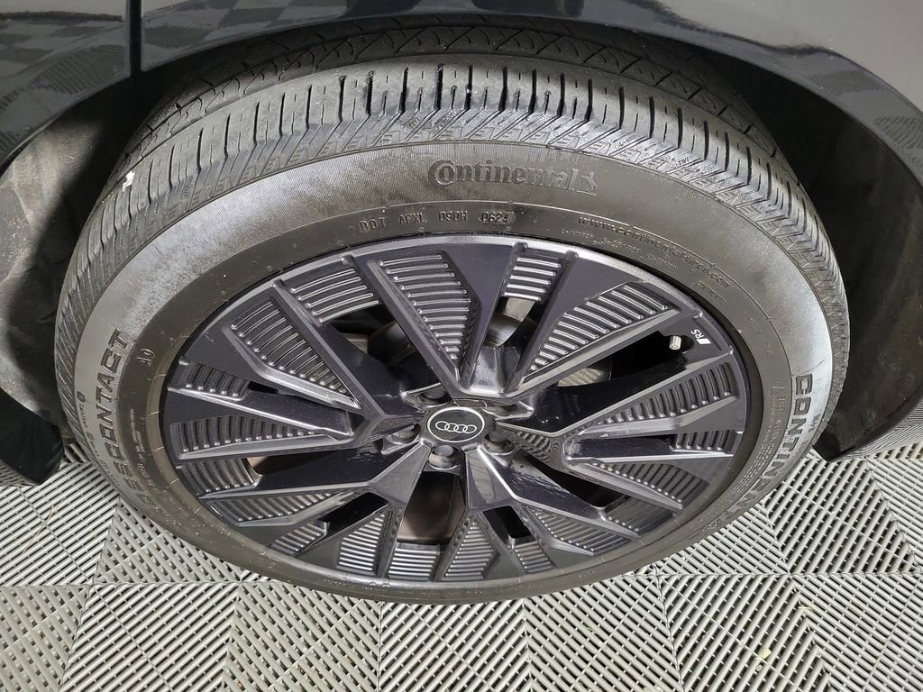 Used 2024 Audi Q8 e-tron Prestige w/ Prestige Package image 10