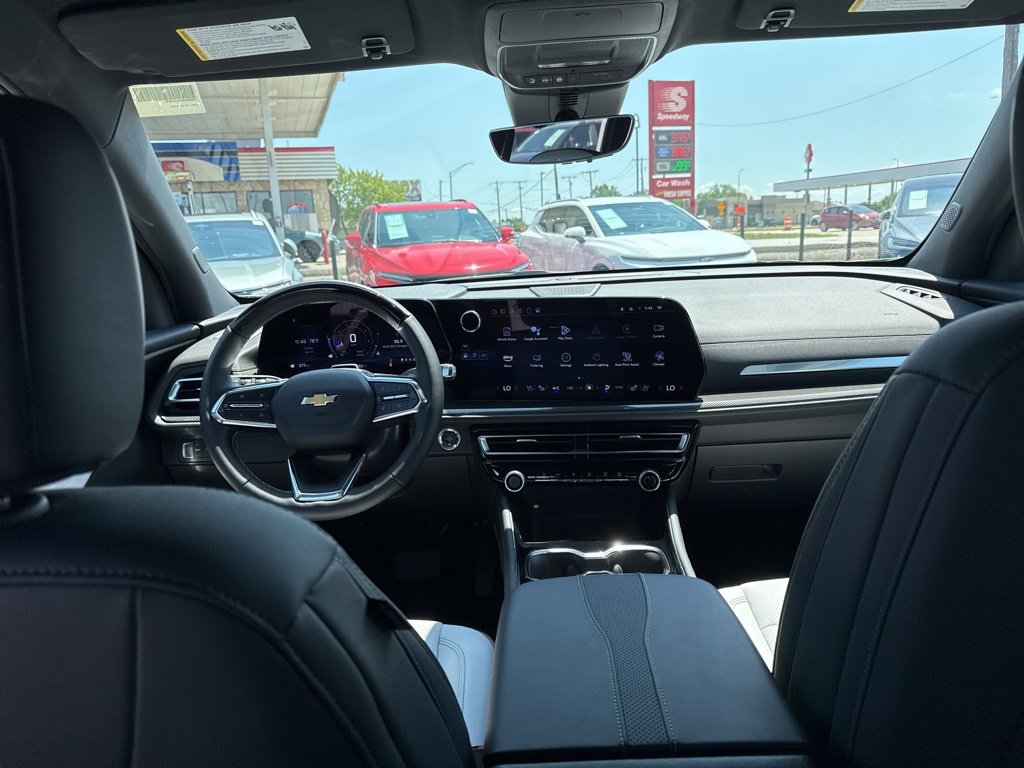 Used 2024 Chevrolet Traverse RS image 19