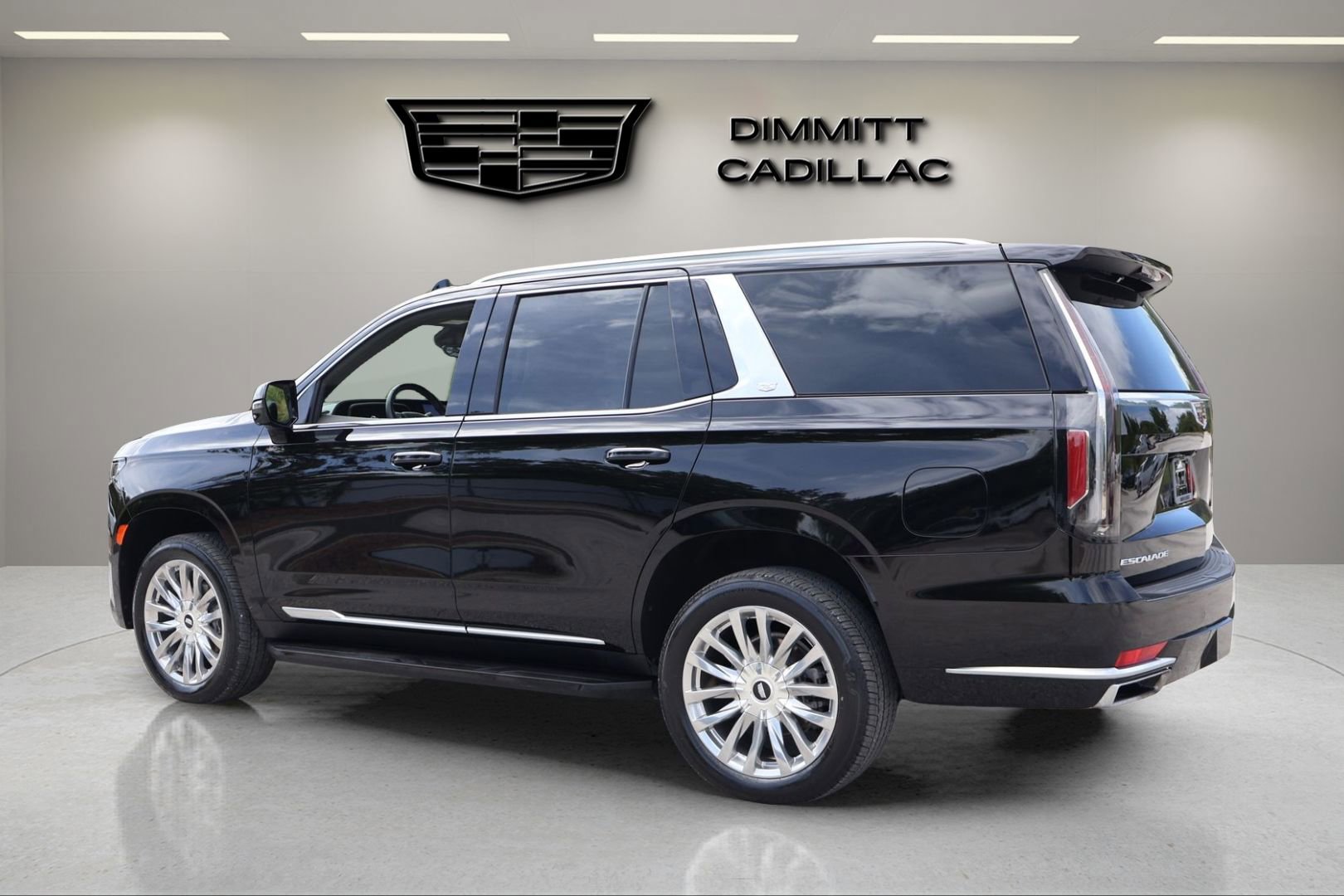 Certified 2023 Cadillac Escalade Premium Luxury AWD/4WD image 3