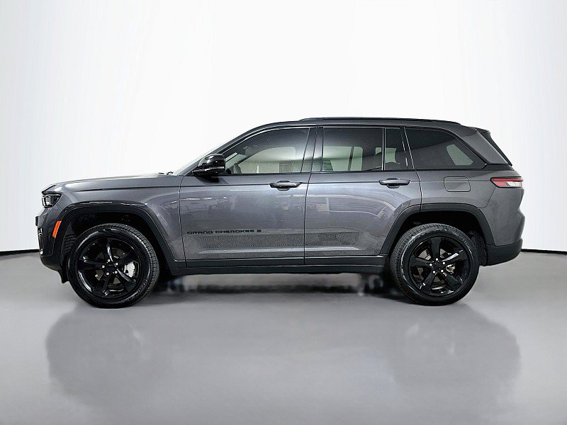 Used 2023 Jeep Grand Cherokee Limited w/ Luxury Tech Group II AWD/4WD image 4