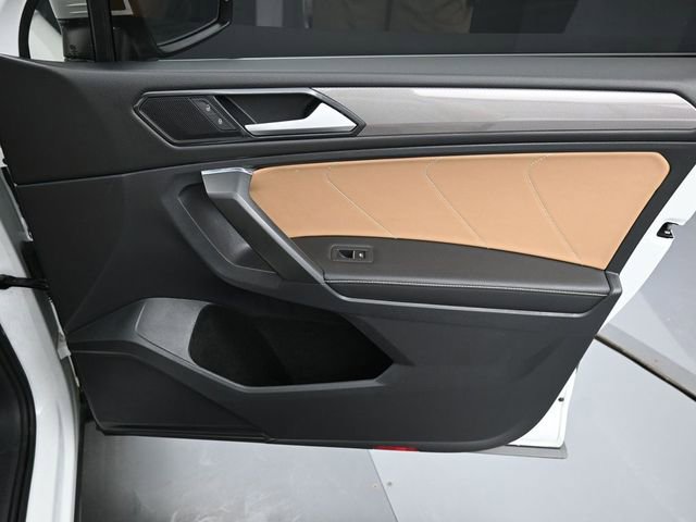 Used 2022 Volkswagen Tiguan SE image 37