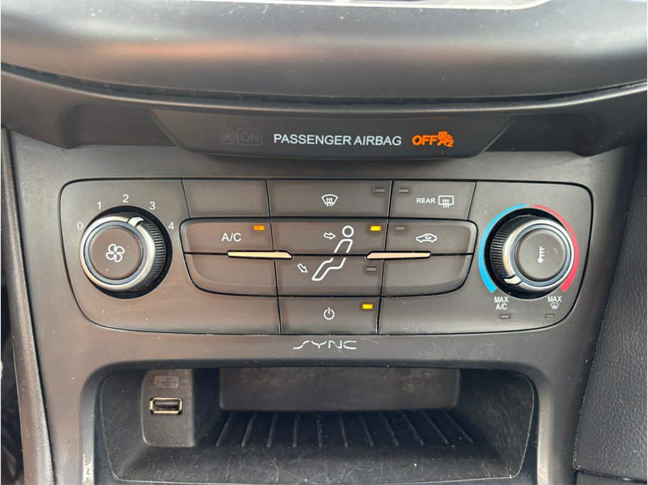 Used 2018 Ford Focus SE w/ SE Appearance Package FWD image 22