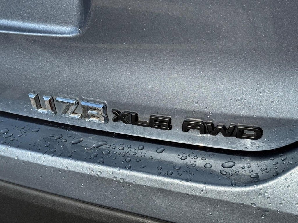 Certified 2022 Toyota Highlander XLE image 9