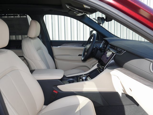 New 2025 Jeep Grand Cherokee Limited image 25