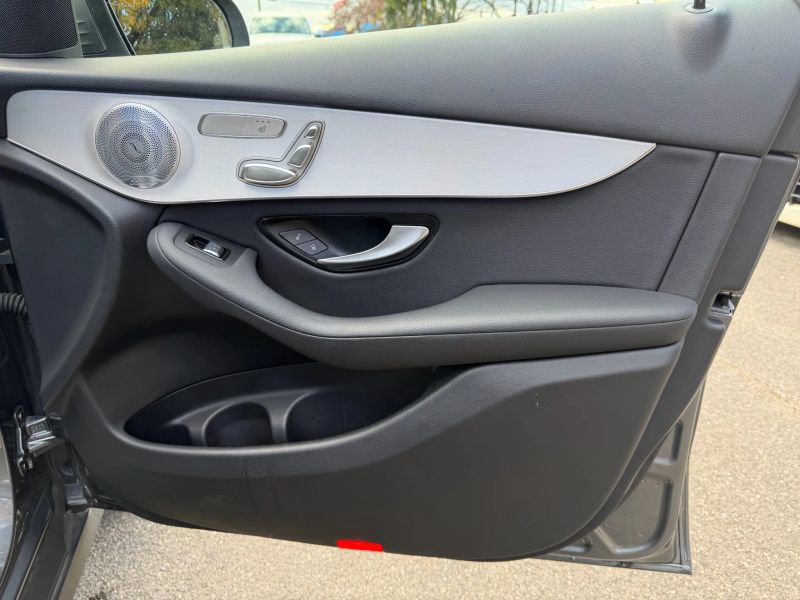 Used 2021 Mercedes-Benz GLC 300 4MATIC image 29