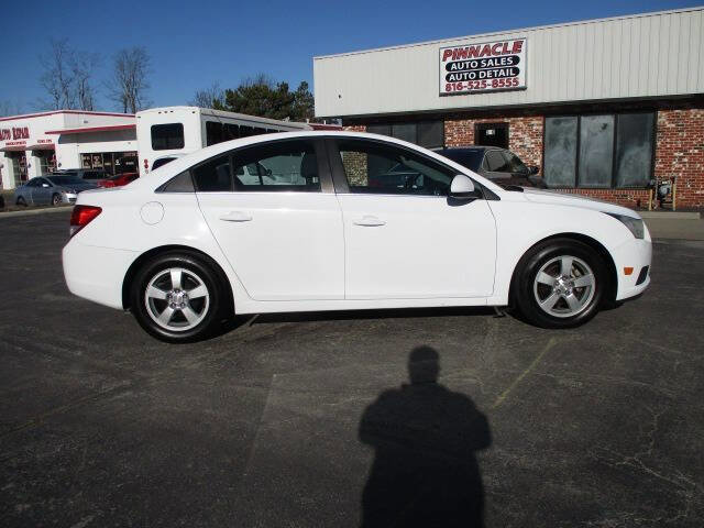 Used 2014 Chevrolet Cruze LT FWD image 2