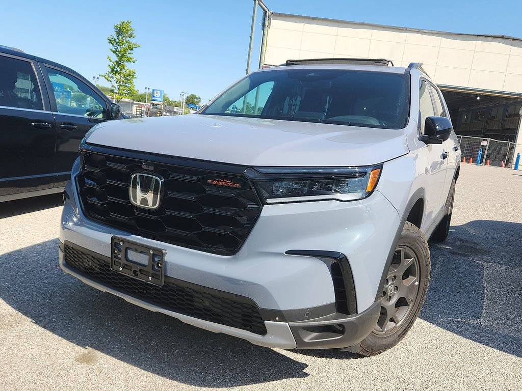 Certified 2025 Honda Pilot TrailSport image 3