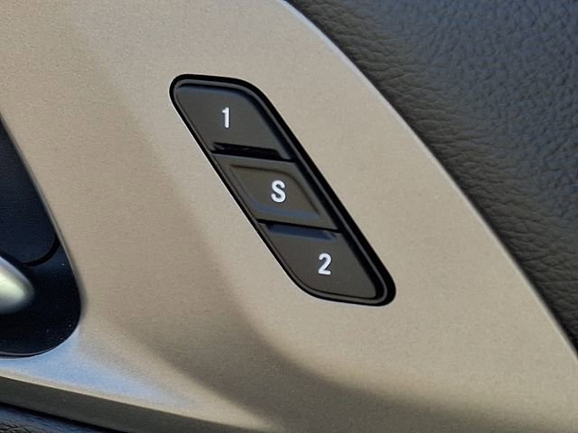 Used 2025 Chrysler Pacifica Select image 28