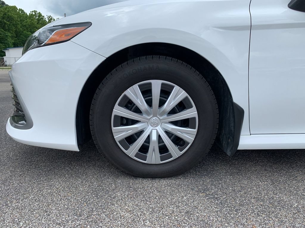 Used 2022 Toyota Camry LE FWD image 32