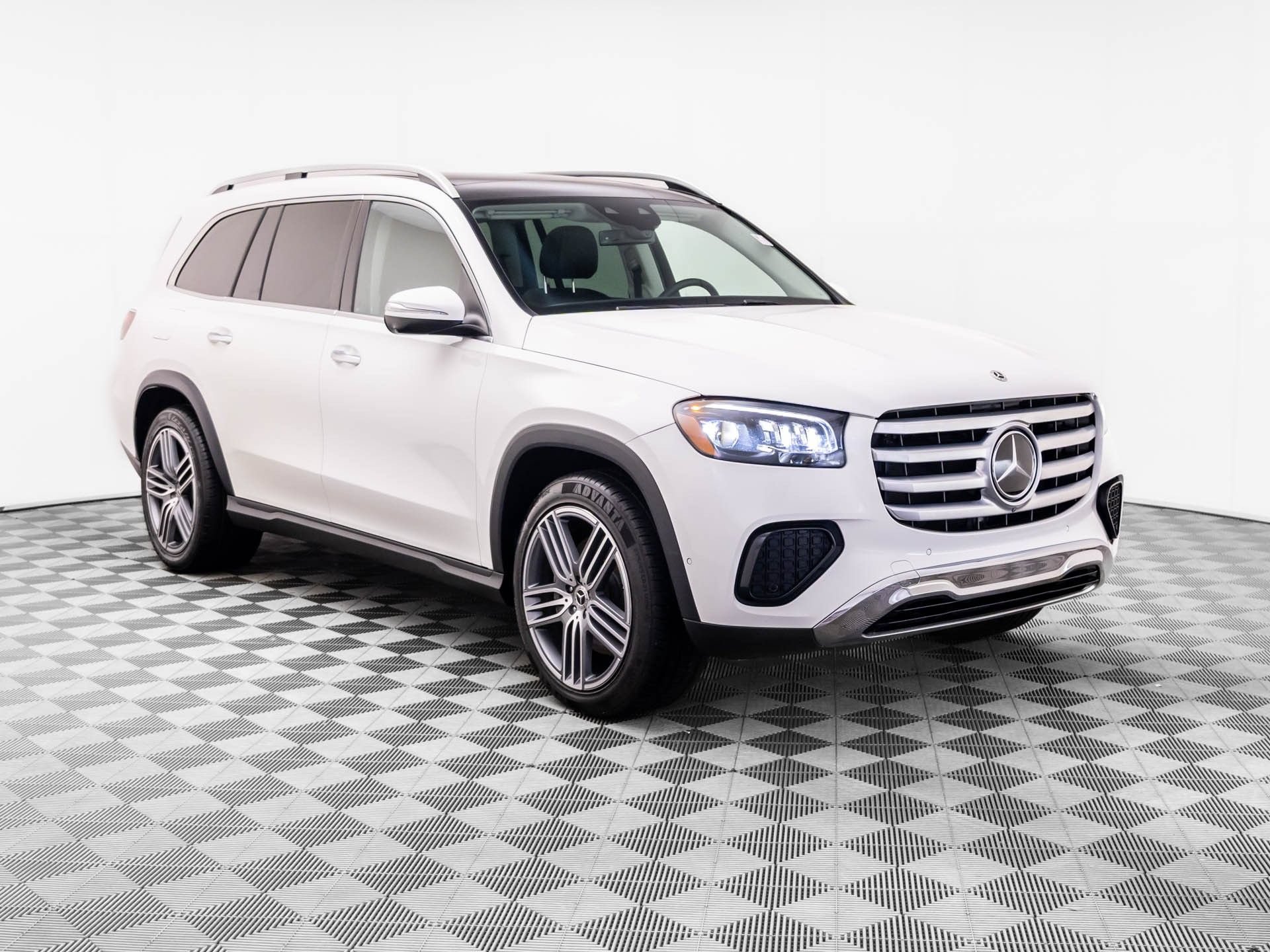 Used 2024 Mercedes-Benz GLS 450 4MATIC image 7