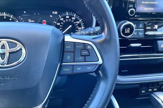 Used 2021 Toyota Highlander XLE FWD image 21
