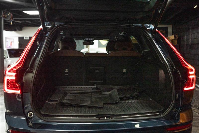 Used 2022 Volvo XC60 T8 Inscription image 7