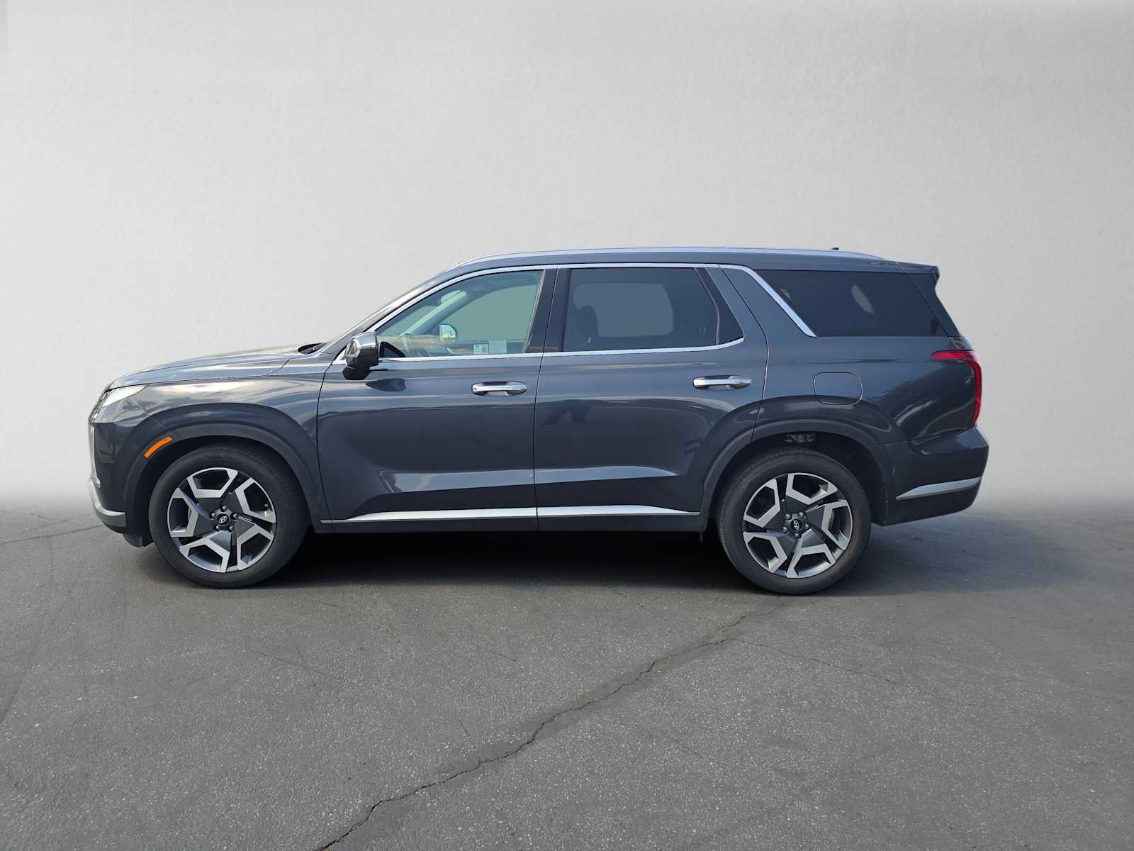 Used 2025 Hyundai Palisade SEL FWD image 6