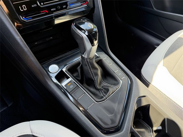 Used 2025 Volkswagen Taos SE image 17