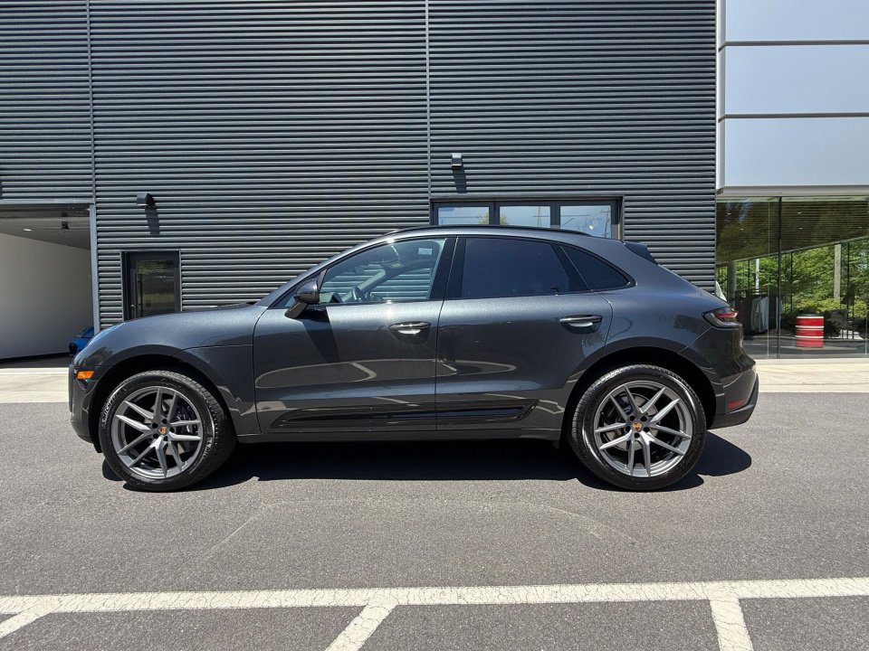 Certified 2026 Porsche Macan Turbo AWD/4WD image 2