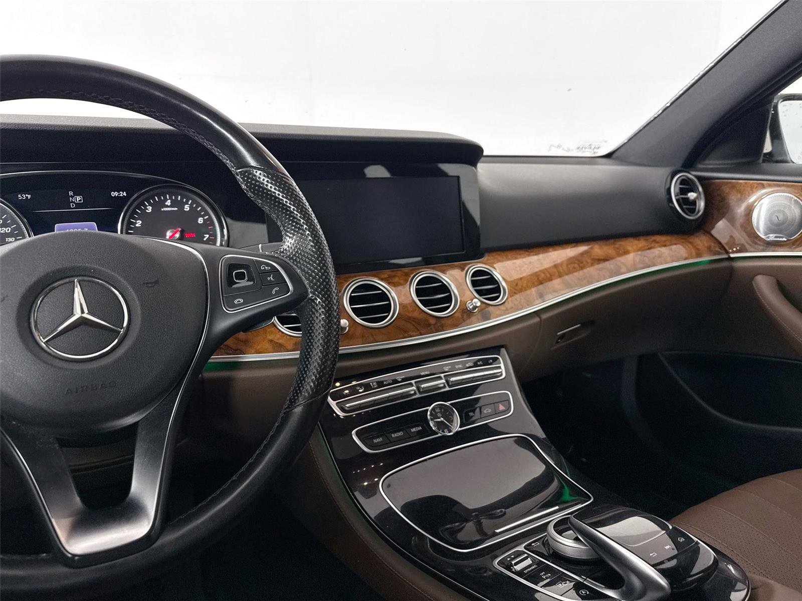 Used 2017 Mercedes-Benz E 300 4MATIC image 38