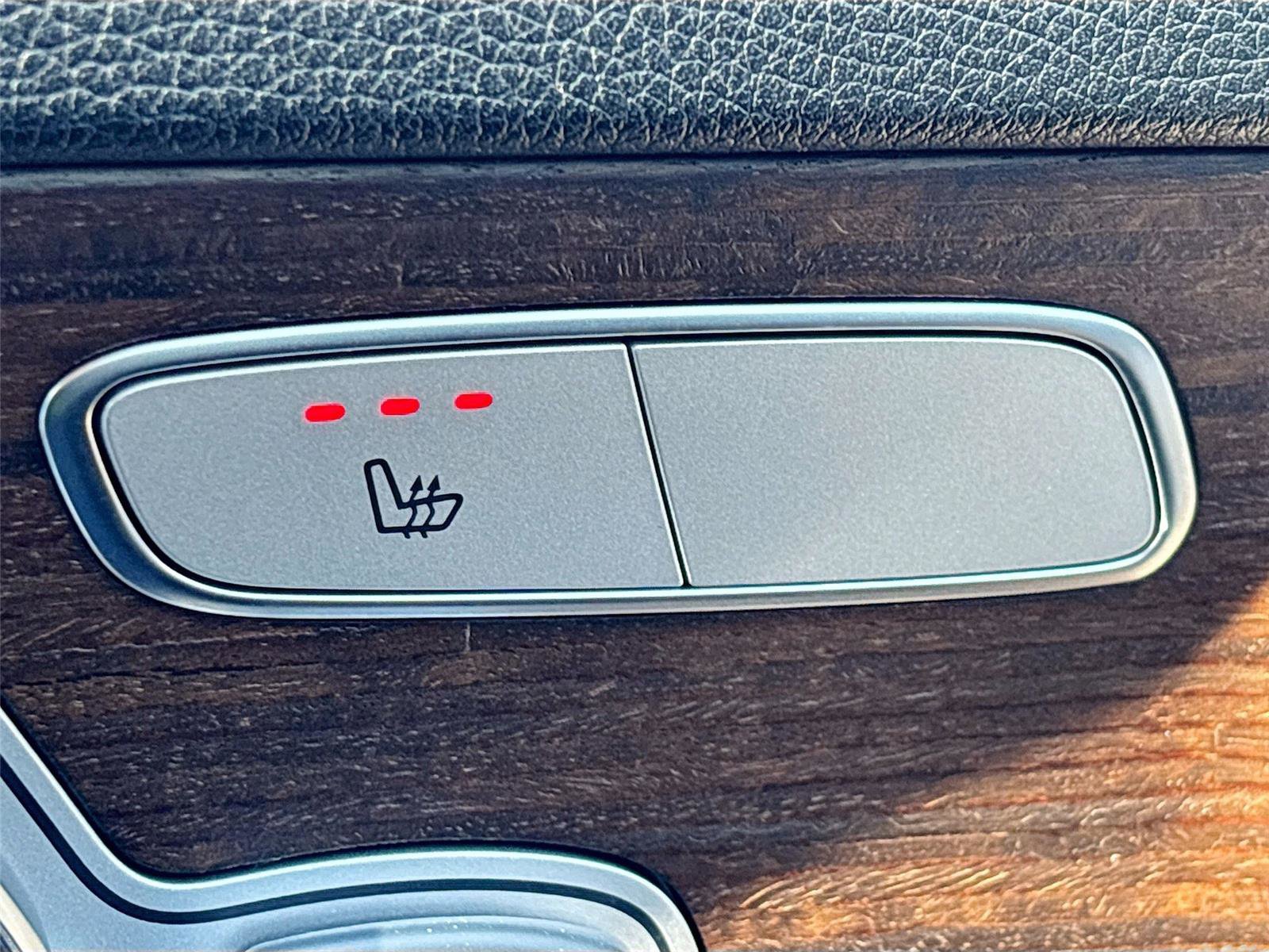 Used 2020 Mercedes-Benz C 300 Sedan image 25