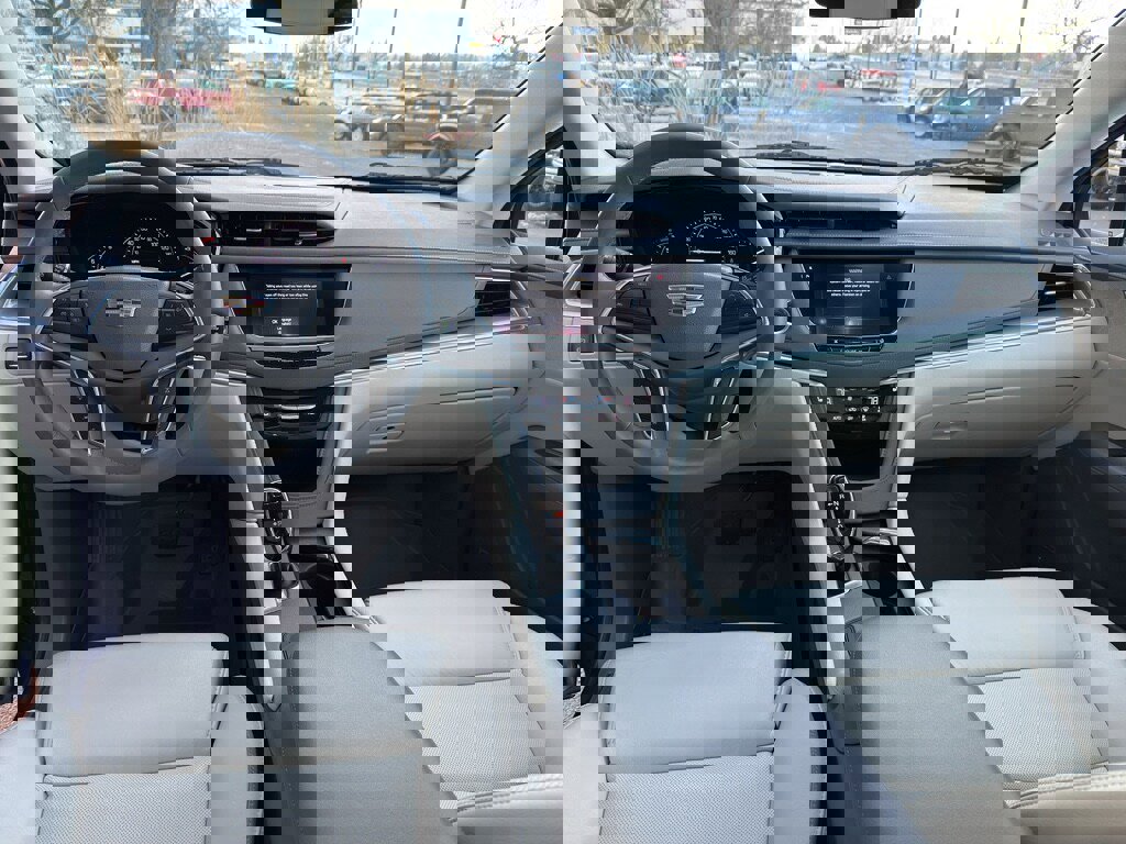 Used 2017 Cadillac XT5 Luxury w/ Driver Awareness Package image 22