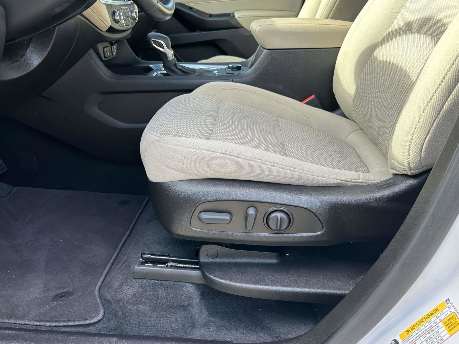 Used 2023 Chevrolet Traverse LT image 19