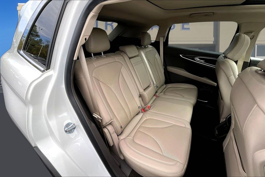 Used 2022 Lincoln Nautilus Reserve image 27