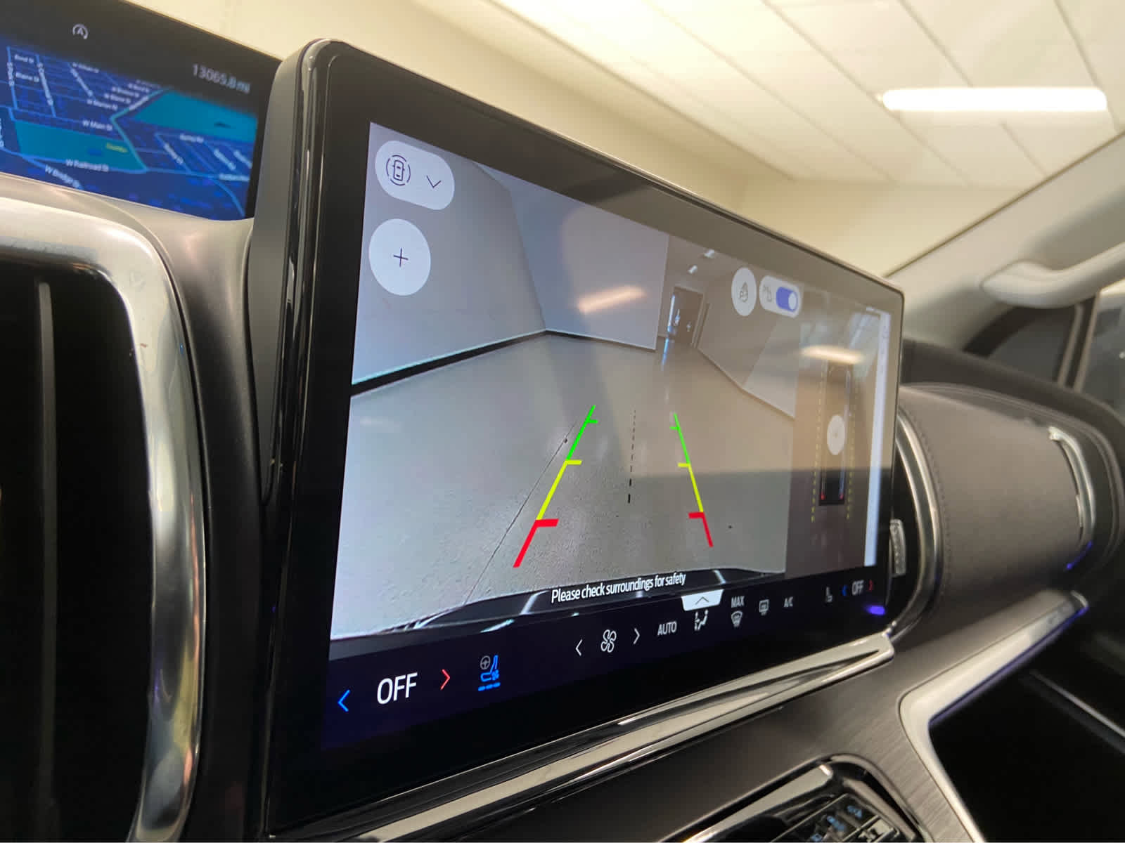 Used 2025 Ford Expedition Platinum image 38