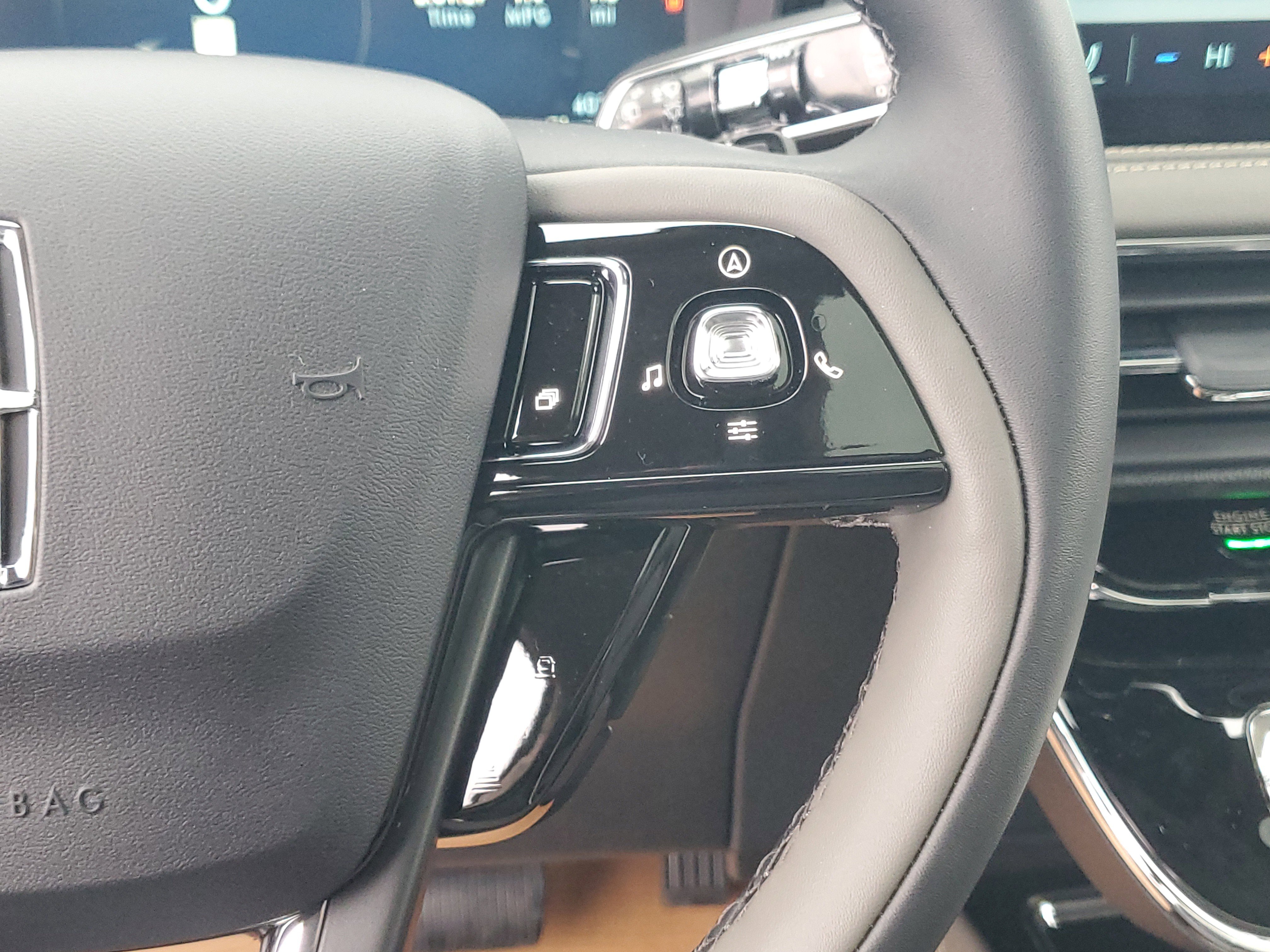 New 2026 Lincoln Corsair Premiere image 18