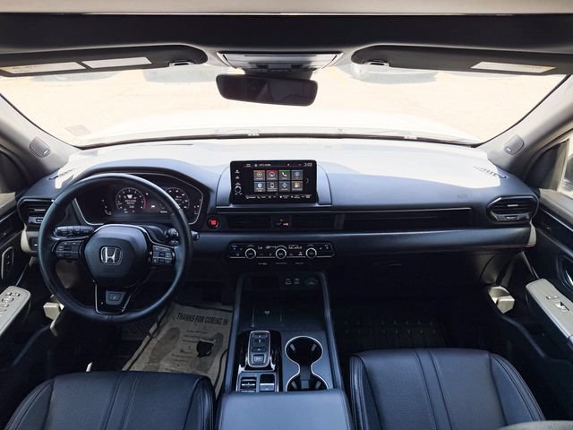Used 2025 Honda Pilot Black Edition image 17