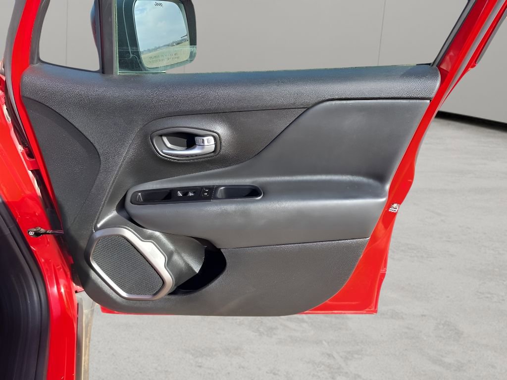 Used 2022 Jeep Renegade Latitude w/ Convenience Group AWD/4WD image 37