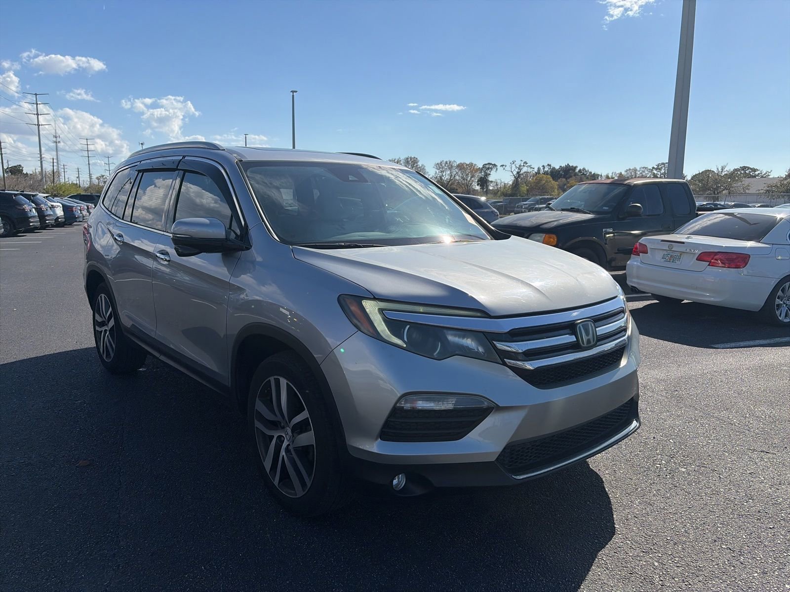 Used 2018 Honda Pilot Touring image 1
