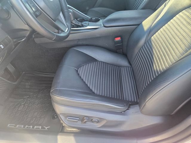 Used 2019 Toyota Camry SE w/ Accessory Appearance Package image 19