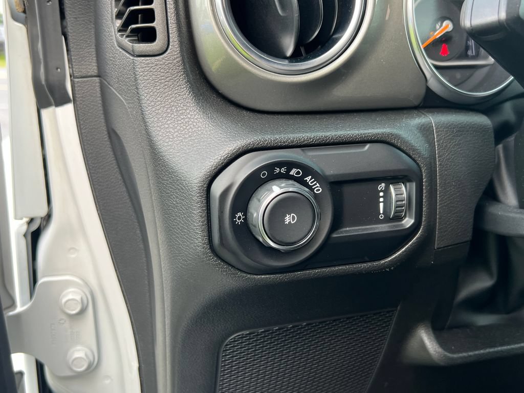 Used 2023 Jeep Wrangler Unlimited Sahara AWD/4WD image 25