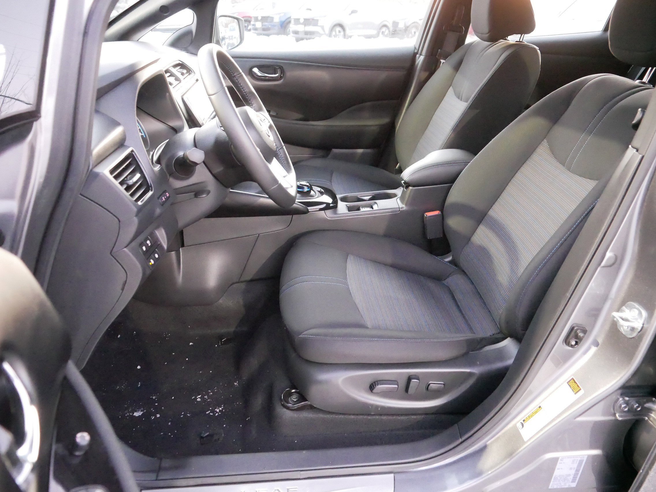 Certified 2024 Nissan Leaf SV Plus image 35