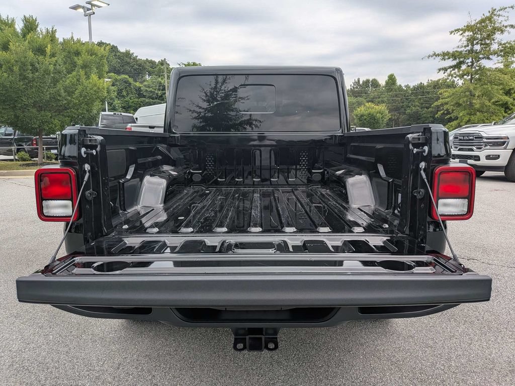 Used 2025 Jeep Gladiator Sport AWD/4WD image 6