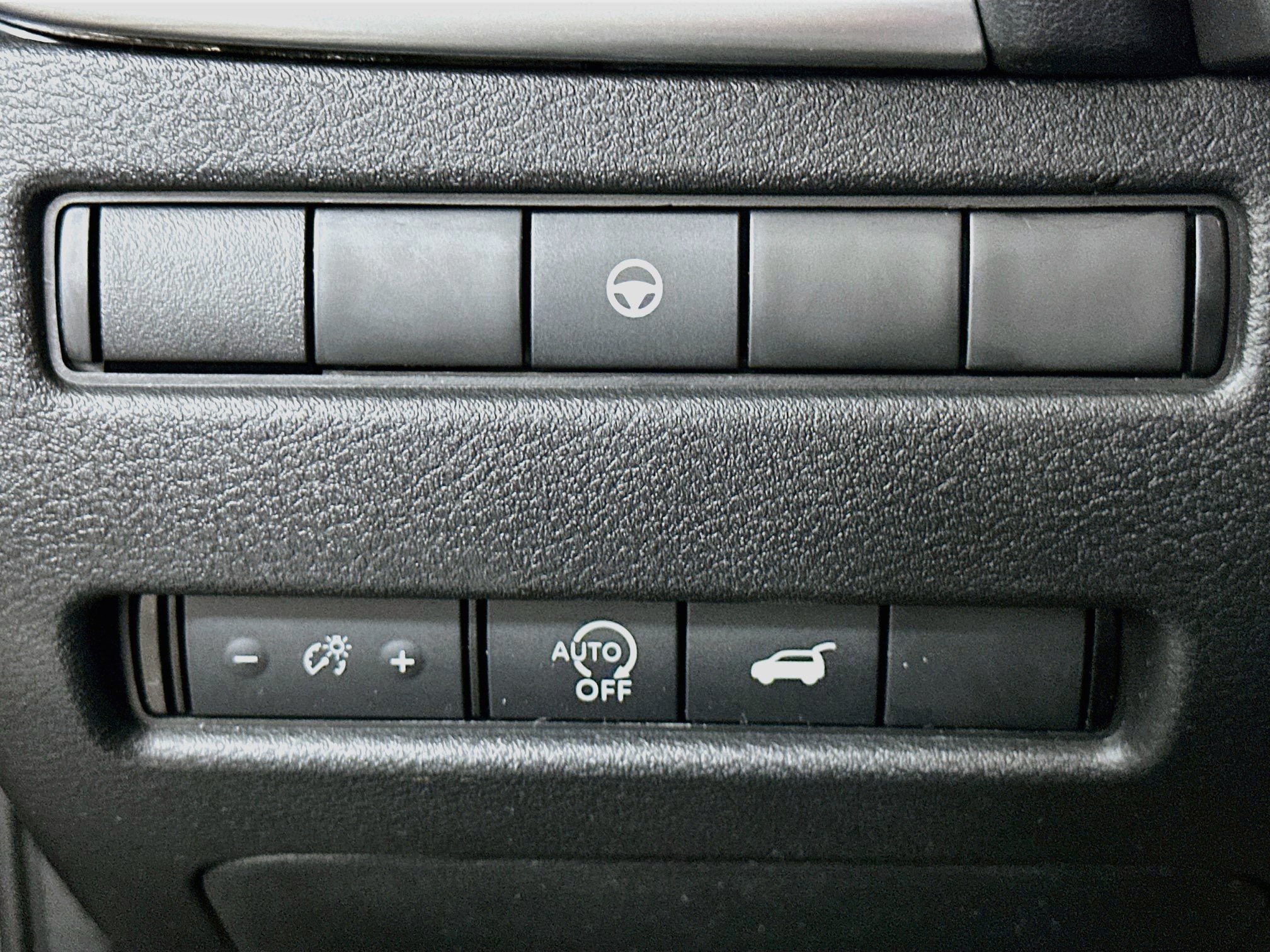 Used 2025 Nissan Rogue SV AWD/4WD image 17