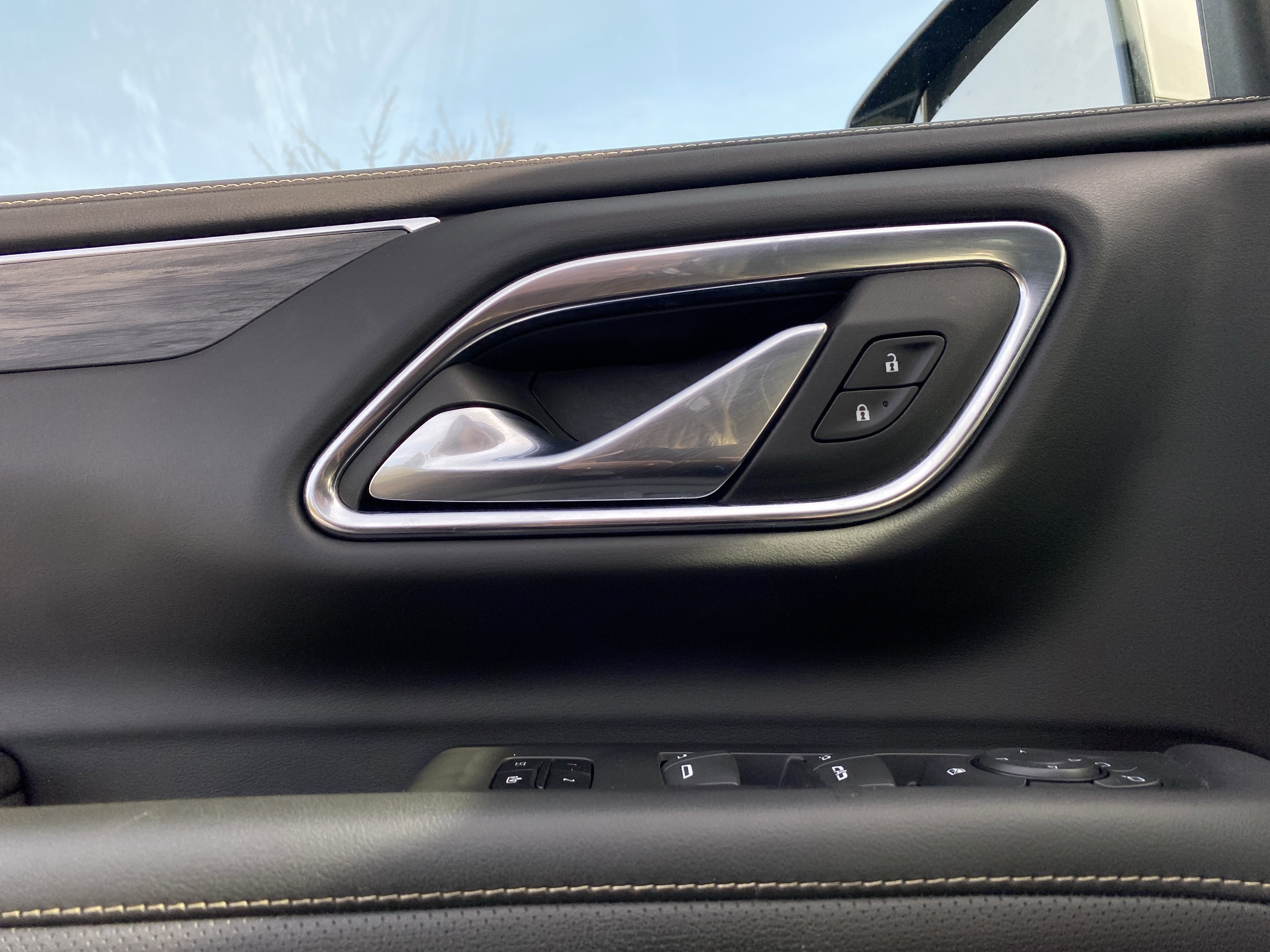 Used 2023 GMC Yukon SLT image 25