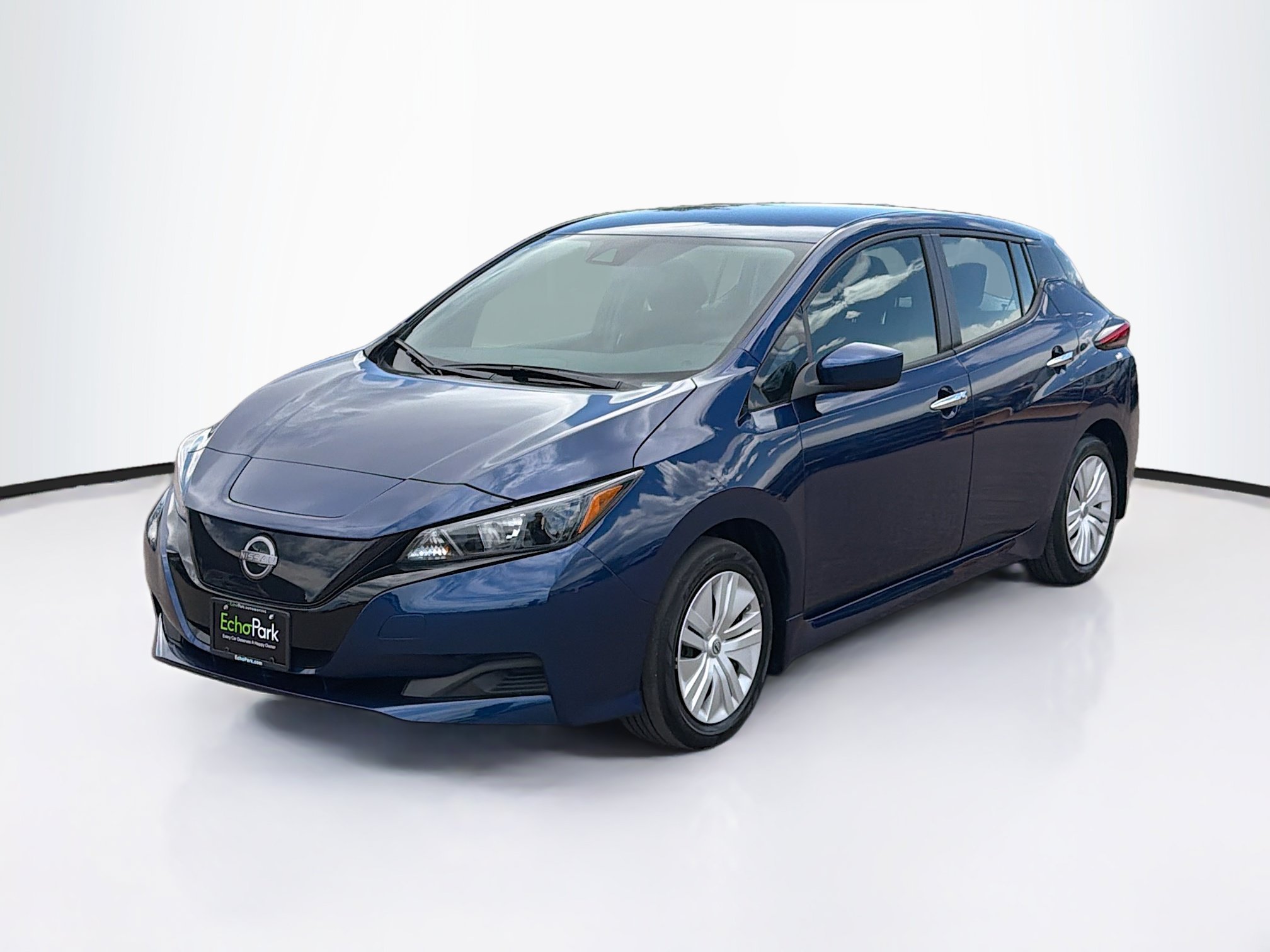 Used 2025 Nissan Leaf S FWD image 3