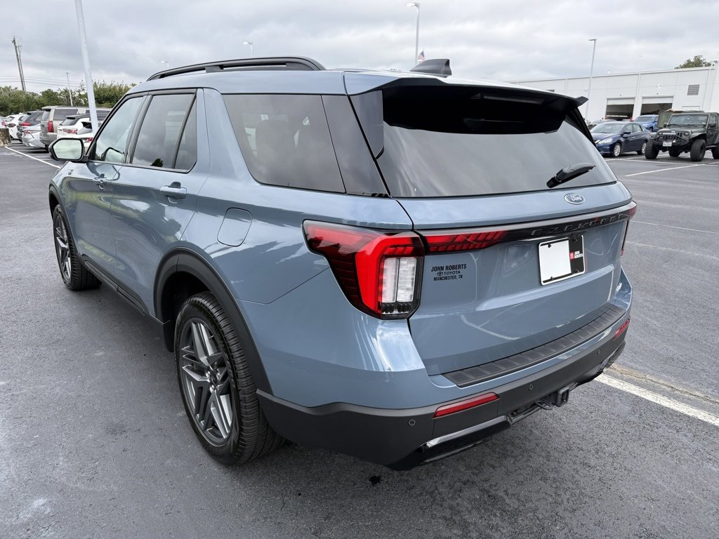 Used 2025 Ford Explorer ST-Line w/ Premium Package image 4